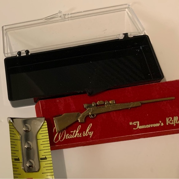 VINTAGE WEATHERBY
RIFLE TIE CLIP
“TOMORROW'S RIFLES
TODAY “ IOB A COLLECTABLE - Picture 7 of 9